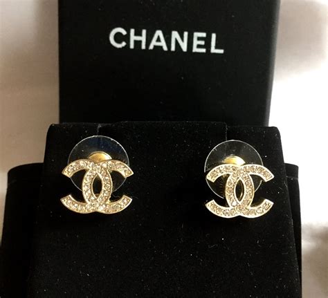 chanel classic earrings cc.